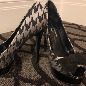 Jessica Simpson Houndstooth Peep Toes silver/black